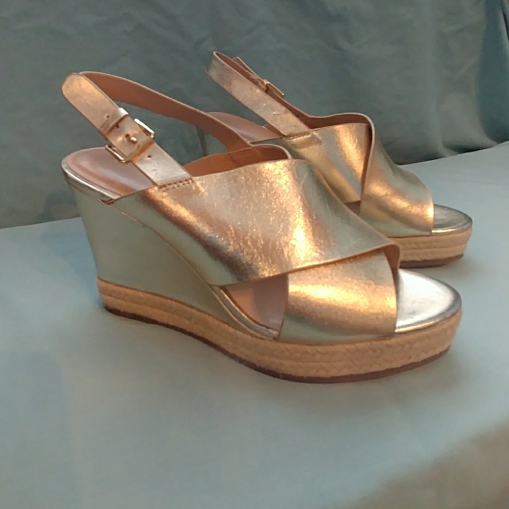 Halston - Espadrille wedges. New without box 8.5 W